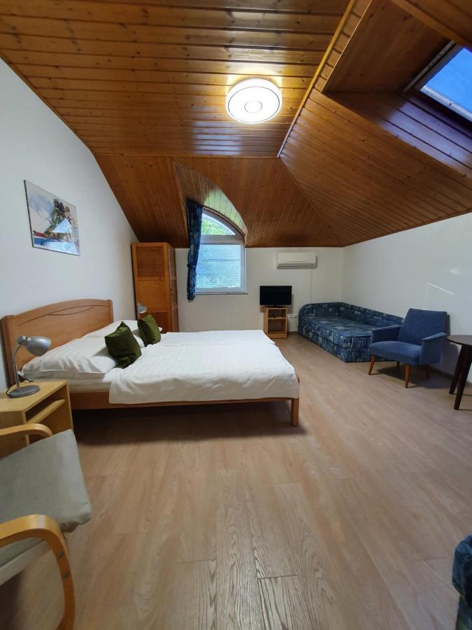 שיופוק Arizona Apartman מראה חיצוני תמונה