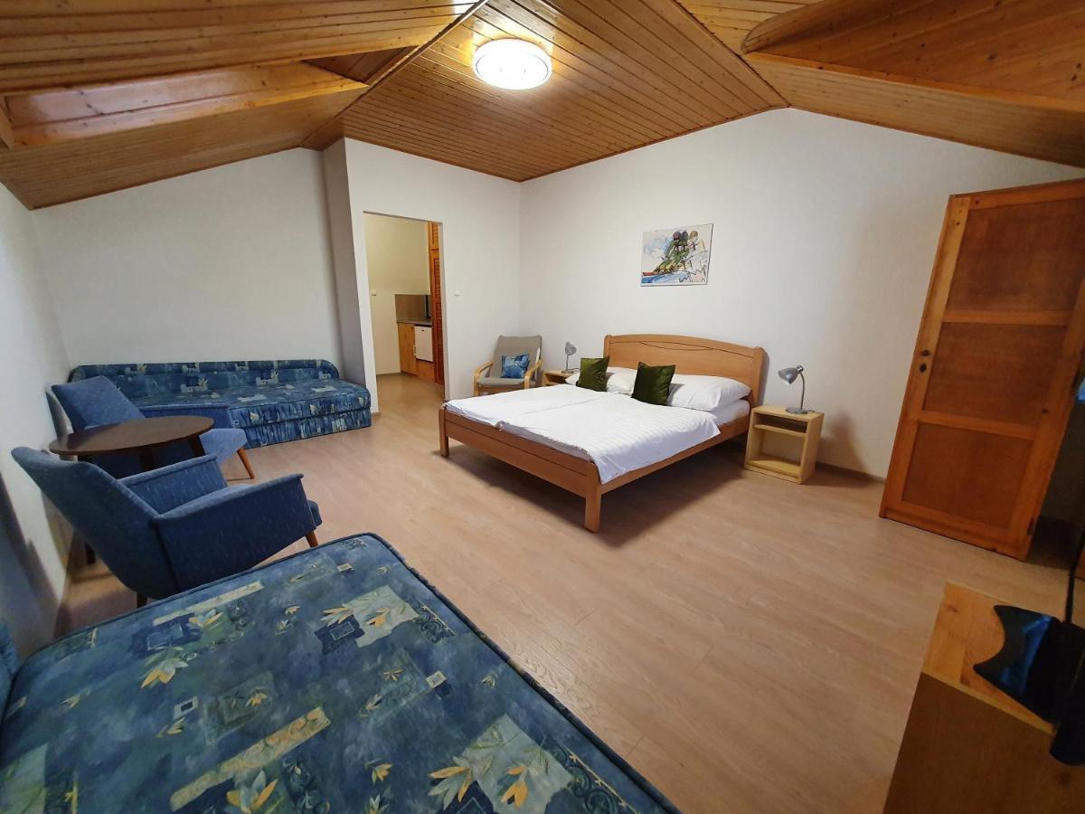 שיופוק Arizona Apartman מראה חיצוני תמונה
